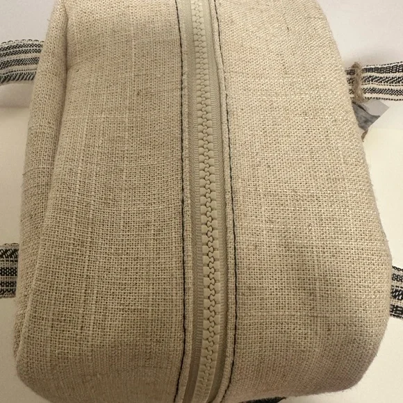 Rae Dunn Lunch box in Cream with the Word "EAT" on the front. NWT - Picture 6 of 6